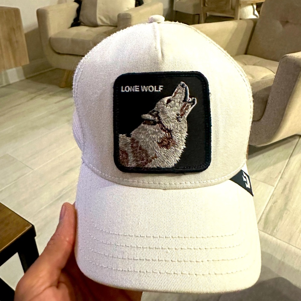 Goorin bros lone wolf hat white authentic.